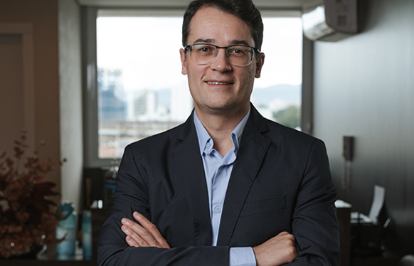 Dr. Conrado Menezes - Urologista em Montes Claros - MG